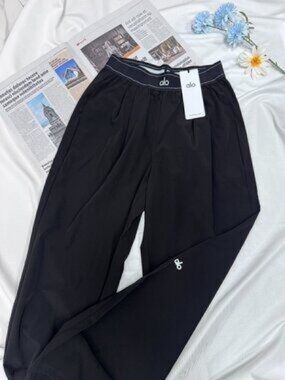 ALO Yoga Men’s Black Elastic-Waist Joggers